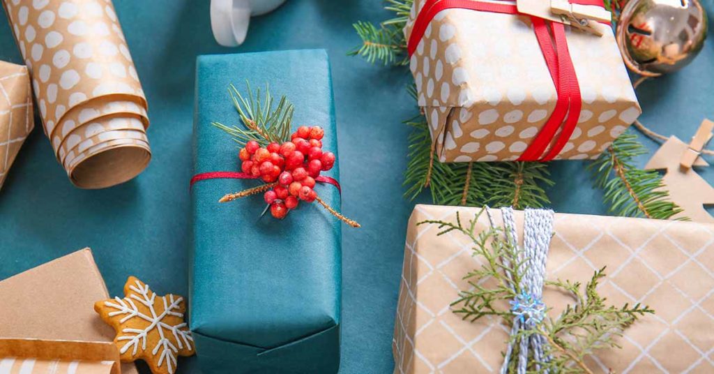 Weihnachtsgeschenke in blau und beige - Weihnachtsgrüße